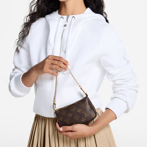 Louis Vuitton Mini Pochette Monogram - Authentic - Picture 5 of 17